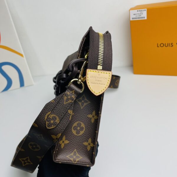 Louis Vuitton Thick Chain Design Shoulder Messenger Bag - Image 4