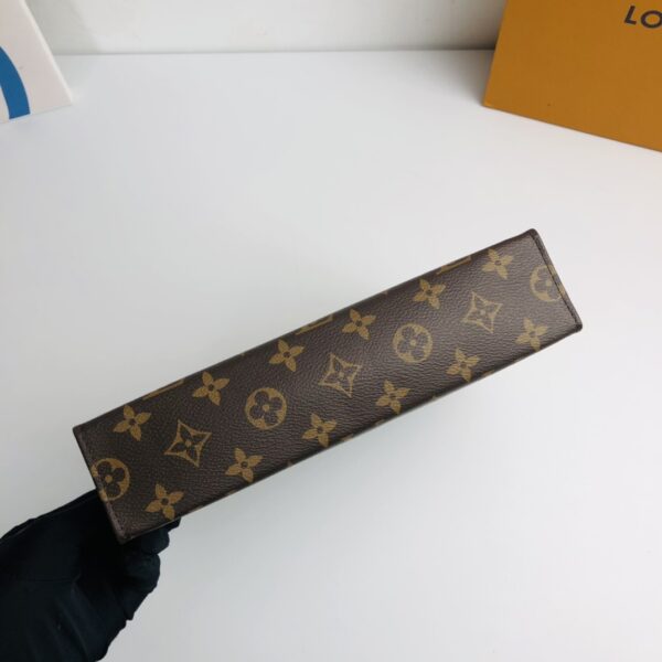 Louis Vuitton Toiletry Bag Size 26 - Image 4