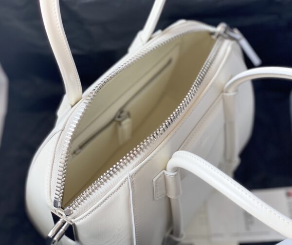 Givenchy Antigona Calfskin Handbag - White - Image 2